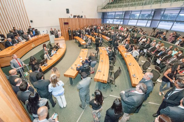 A reunião foi convocada pelo presidente da Casa, deputado Joe Valle (PDT). Foto: Coord. Com. Câmara Legislativa