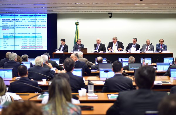 Comissão da Câmara dos Deputados que anlais a reforma da Previdência discutiu a aposentadoria dos servidores públicos.