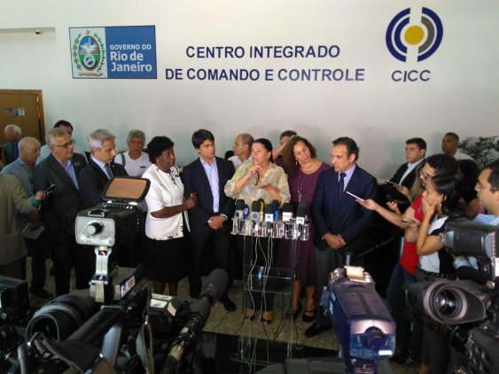 Integrantes da comissão externa da Câmara que acompanha a intervenção federal no Rio de Janeiro após reunião com o interventor