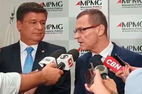 Depois de visitar a mina Gongo Soco, os senadores concederam entrevista na sede do Ministério Público em Minas Gerais, em que lamentaram a situação das barragens e a possibilidade de novos acidentes.