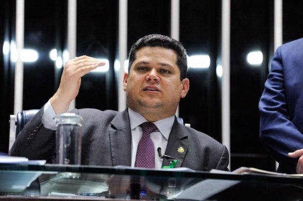 O presidente do Senado, Davi Alcolumbre, anunciou na quarta-feira (29), que a MP 867/2018 não será votada e perderá a validade. A medida prorroga o prazo de adesão do produtor rural ao Programa de Reg