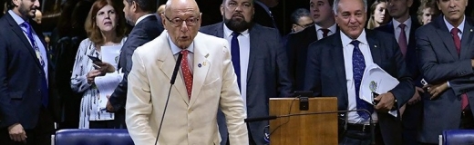 O relator da proposta, senador Esperidião Amin, na sessão do Plenário em que o texto foi aprovado no Senado, em abril