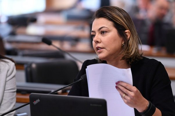 A asenadora Leila Barros (PSB-DF). udiência pública foi requerida pela relatora do projeto, senadora Leila Barros (PSB-DF).